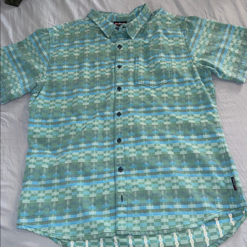 Sherpa Adventure Gear button up shirt L